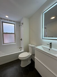 22 Bradlee Rd, Unit 304 in Medford, MA - Building Photo - Building Photo