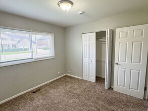 10 Thacker St W in Hoffman Estates, IL - Building Photo - Building Photo