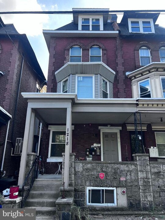 1218 S 51st St in Philadelphia, PA - Foto de edificio