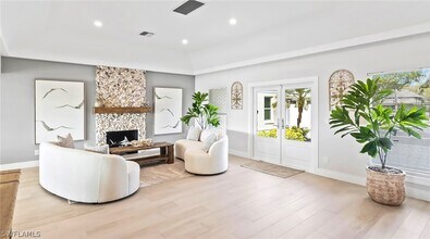 440 Kingstown Dr in Naples, FL - Building Photo - Building Photo