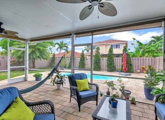 8986 SW 214th Ter in Cutler Bay, FL - Foto de edificio - Building Photo