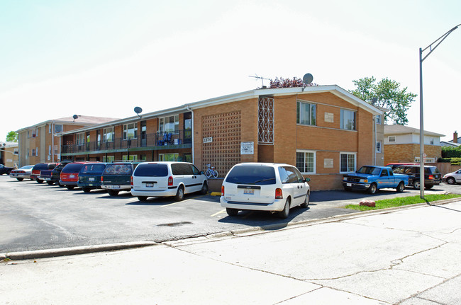 1570 N 1st Ave in Melrose Park, IL - Foto de edificio - Building Photo