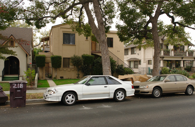 218 E Maple St in Glendale, CA - Building Photo - Building Photo