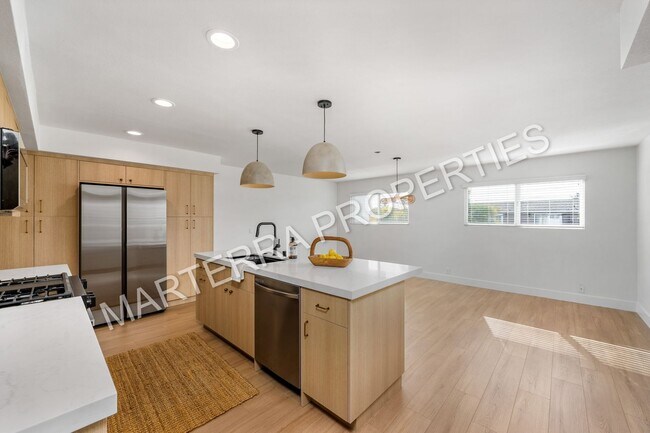 33891 Pequito Dr in Dana Point, CA - Building Photo - Building Photo
