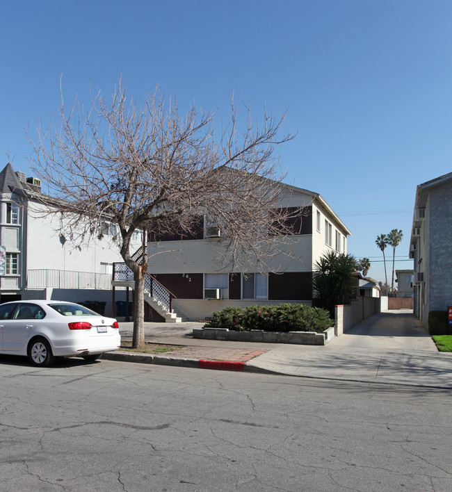 262 W Tujunga Ave in Burbank, CA - Foto de edificio - Building Photo