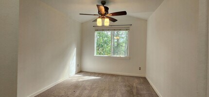 12712 Admiralty Way in Everett, WA - Building Photo - Building Photo