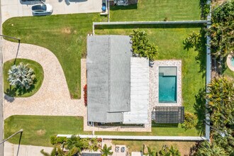 1033 Snell Isle Blvd NE in St. Petersburg, FL - Building Photo - Building Photo