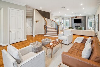 1502 Whispering Pines Dr in Houston, TX - Building Photo - Building Photo