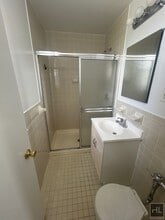 GRAND CENTRAL PARKWAY in Queens, NY - Building Photo - Building Photo