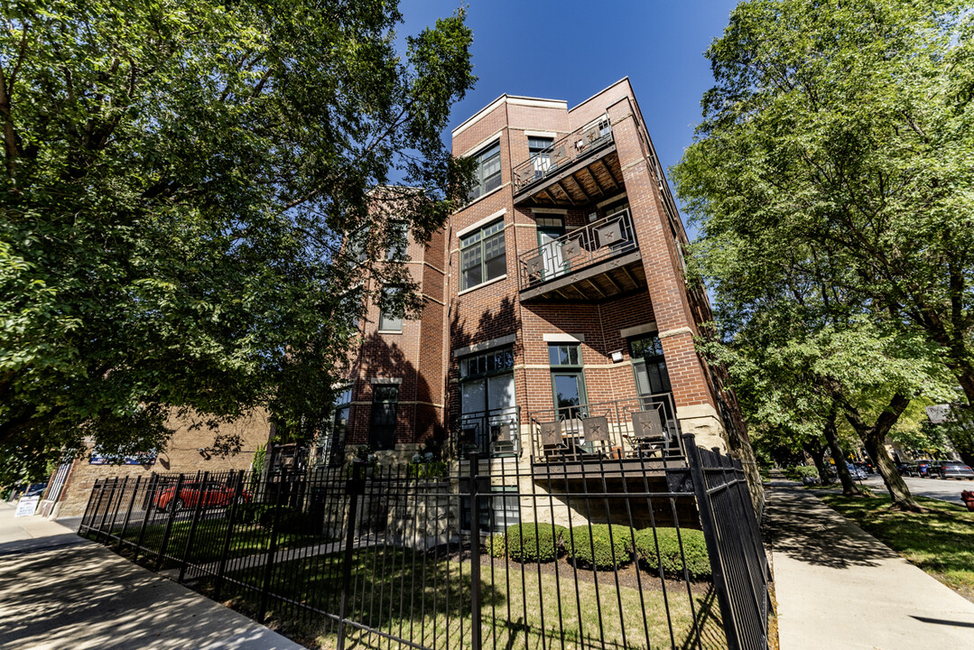 2736 W Montrose Ave, Unit #2E in Chicago, IL - Foto de edificio