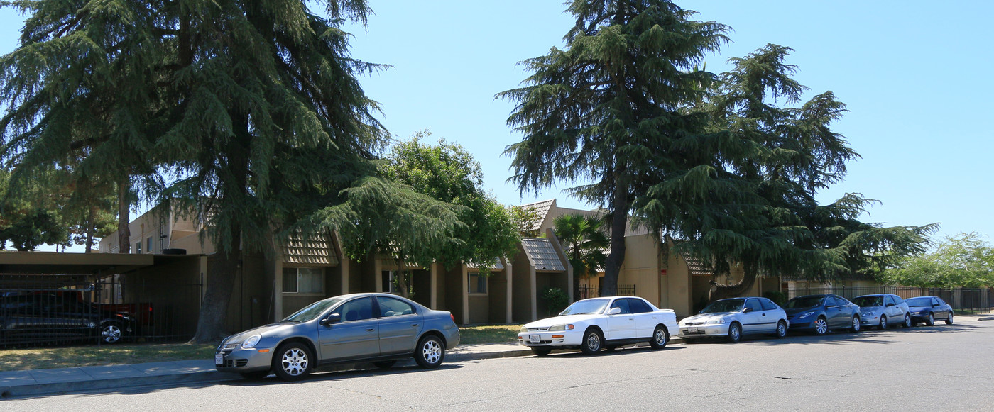 Clinton Terrace Apartments in Fresno, CA - Foto de edificio