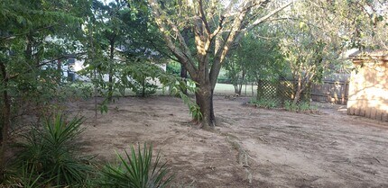 210 W 14th St in Irving, TX - Building Photo - Building Photo