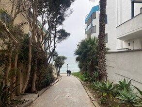 575 Esplanade, Unit 101 in Redondo Beach, CA - Building Photo - Building Photo