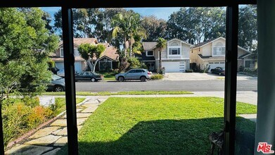 6479 Bradley Pl in Los Angeles, CA - Building Photo - Building Photo