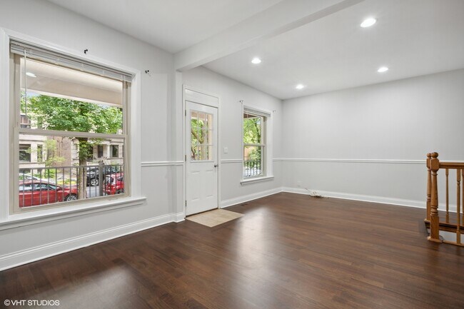 1307 W Newport Ave in Chicago, IL - Building Photo - Building Photo