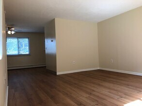 5 Nanni Dr in Winchester, CT - Building Photo - Building Photo