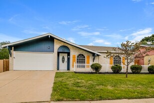 305 Pebblebrook St in Arlington, TX - Building Photo