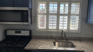 957 Fenwood Dr in Valley Stream, NY - Building Photo - Building Photo