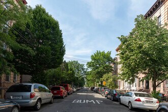 218 Kingsland Ave in Brooklyn, NY - Building Photo - Building Photo