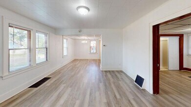 300 4th St NE in Mandan, ND - Building Photo - Building Photo