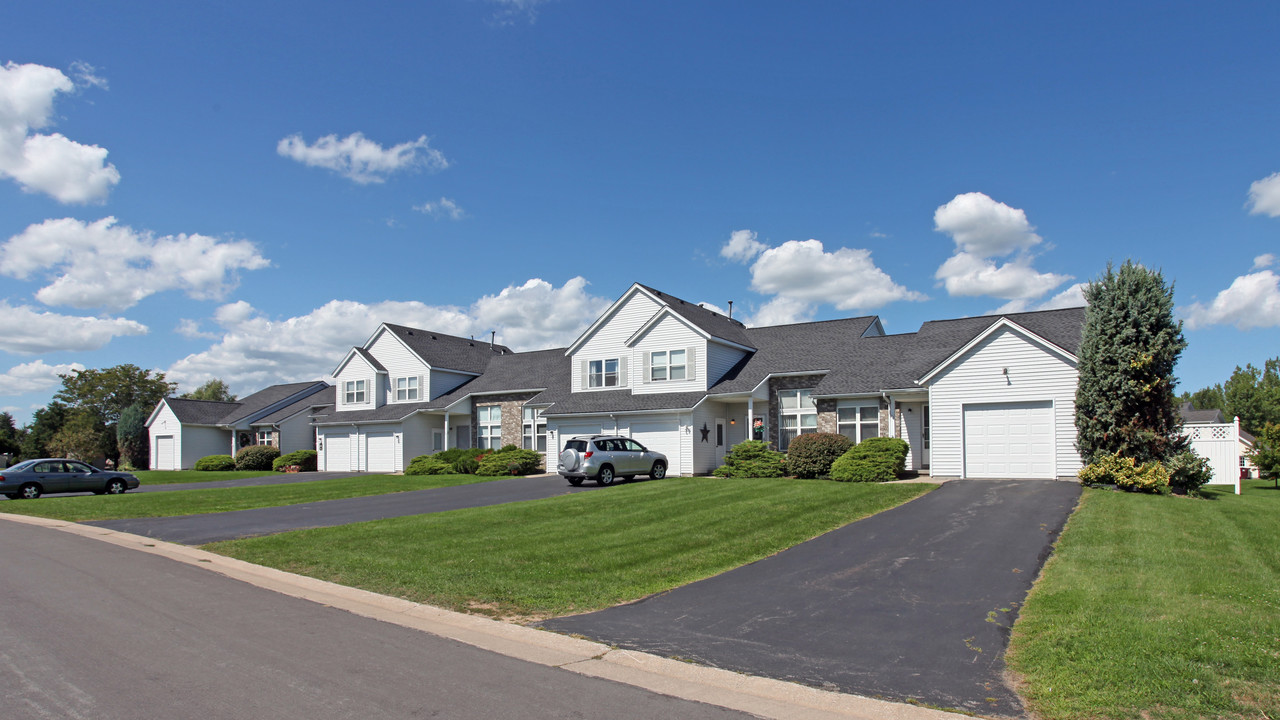 Countryshire Estates Townhomes in Rochester, NY - Building Photo