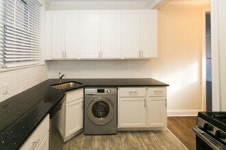 1122 Maple Ave, Unit J07P in Evanston, IL - Foto de edificio - Building Photo