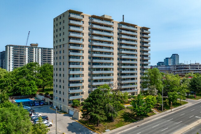 Sunrise Towers in Toronto, ON - Building Photo - Building Photo