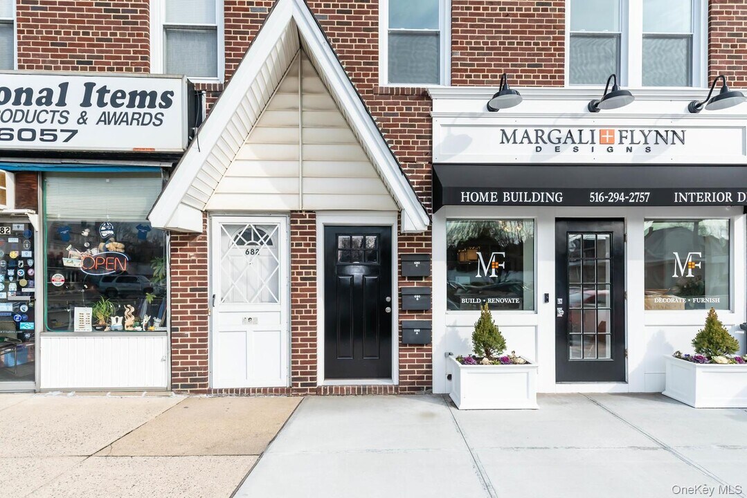 680 Willis Ave in Williston Park, NY - Building Photo