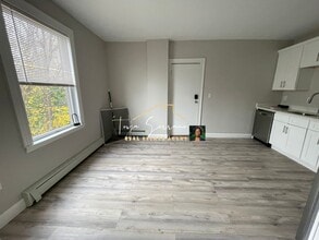 54 Alpha Rd, Unit 2 in Boston, MA - Foto de edificio - Building Photo