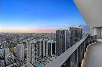 1000 Brickell Plz, Unit 4806 in Miami, FL - Building Photo - Building Photo