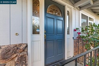 207 Midway Dr in Martinez, CA - Building Photo - Building Photo