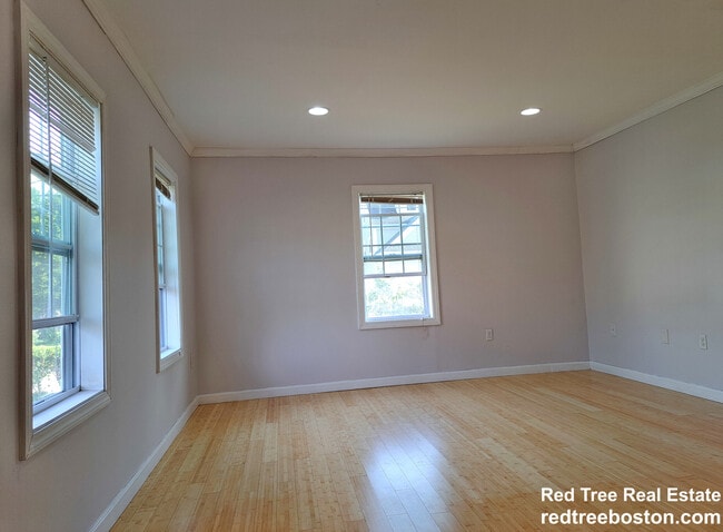 158 Baker St in Boston, MA - Foto de edificio - Building Photo