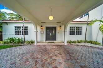 7100 SW 56th St in Miami, FL - Building Photo - Building Photo
