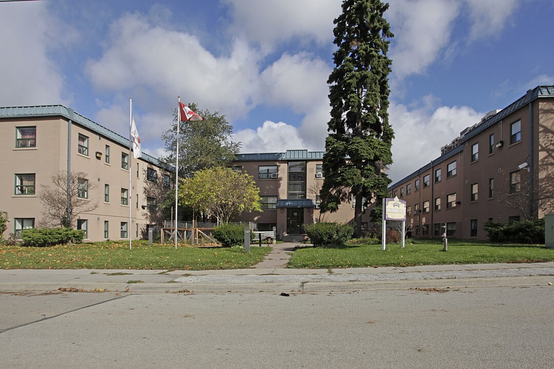 15 Lake Shore Blvd W in Toronto, ON - Building Photo