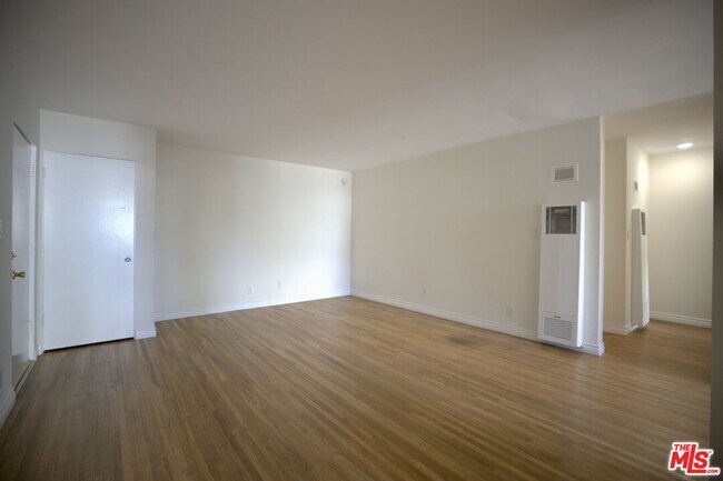 1233 Barry Ave in Los Angeles, CA - Building Photo - Building Photo