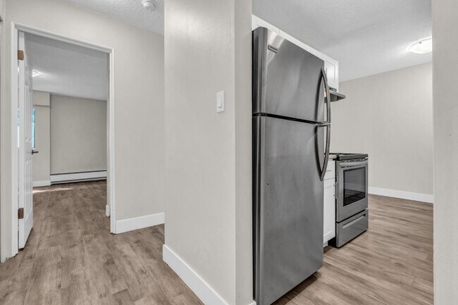 Gatensbury Apartments in Coquitlam, BC - Building Photo - Building Photo