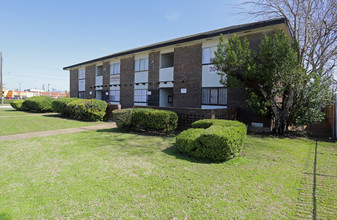 Virginia Apartments in Dallas, TX - Foto de edificio - Building Photo