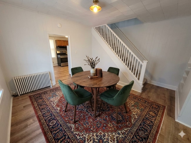 611 Moir Ct, Unit Apt 1