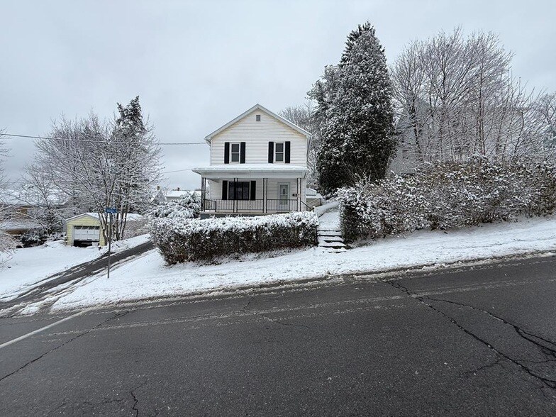 608 Cooper Ave in Oil City, PA - Building Photo