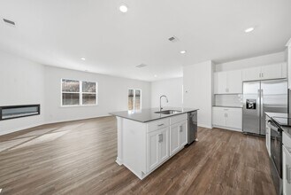 1366 37th Ave Lane NE in Hickory, NC - Building Photo - Building Photo