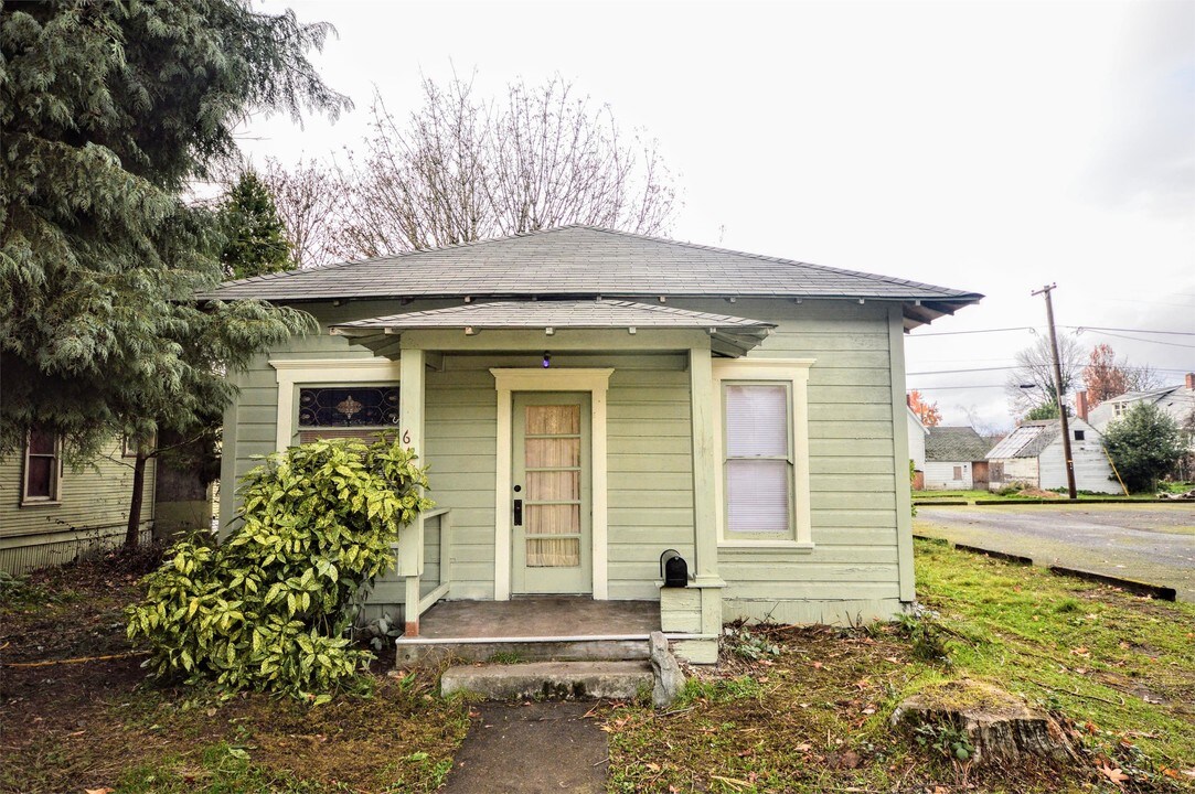 618 NW 3rd St in Corvallis, OR - Building Photo
