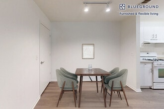 313 Avalon Cir in Smithtown, NY - Building Photo - Building Photo