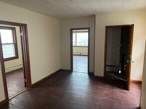 35 Washington St, Unit 2 in Harrison, NJ - Building Photo - Building Photo