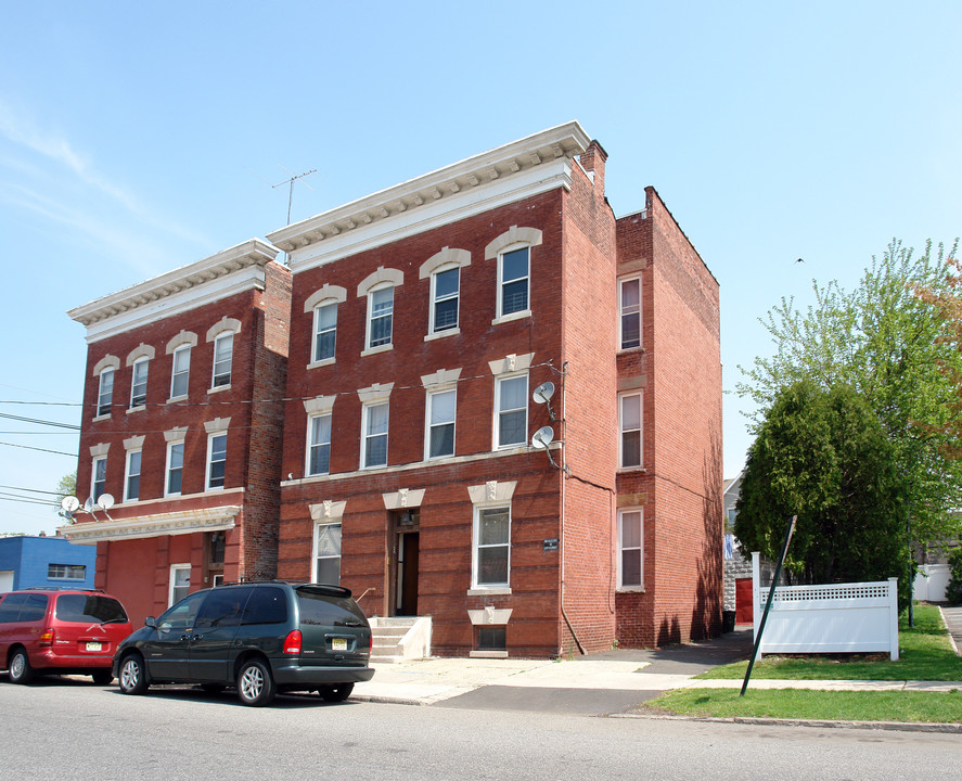 189 Midland Ave in Kearny, NJ - Building Photo