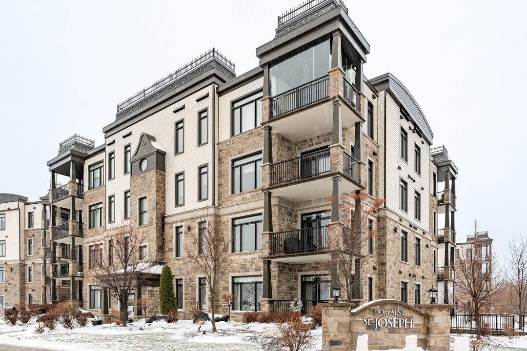 400 Jean-François-Drouin Rue in Québec, QC - Building Photo