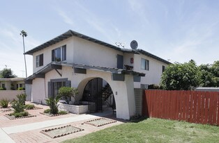 1127 W Chestnut St in Anaheim, CA - Building Photo
