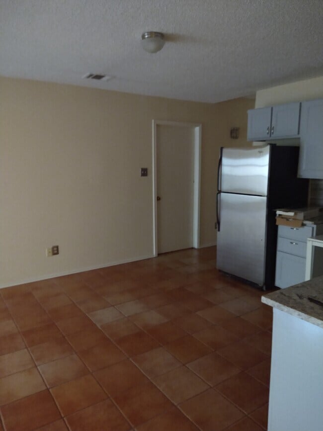 1636 Kingspoint Dr in Carrollton, TX - Building Photo - Building Photo