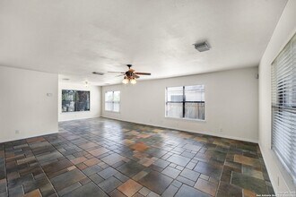 9711 Diamond Cliff Dr in Helotes, TX - Building Photo - Building Photo