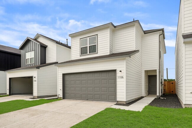 1222 Hugh Lndg Rd in Houston, TX - Foto de edificio - Building Photo