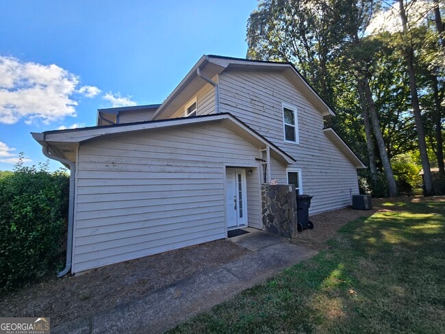 property at 1674 Wynndowne Trail